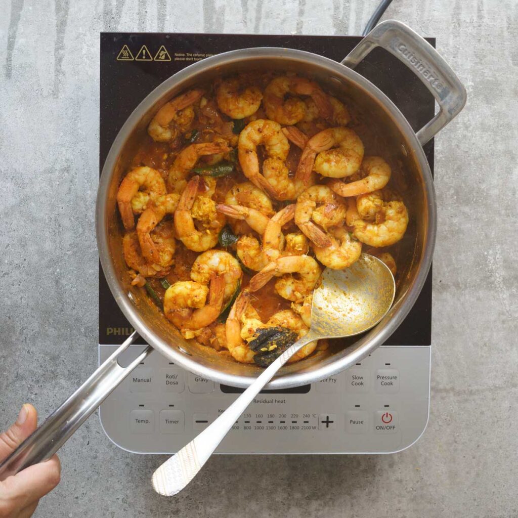 Shrimp in a pan to make shrimp curry