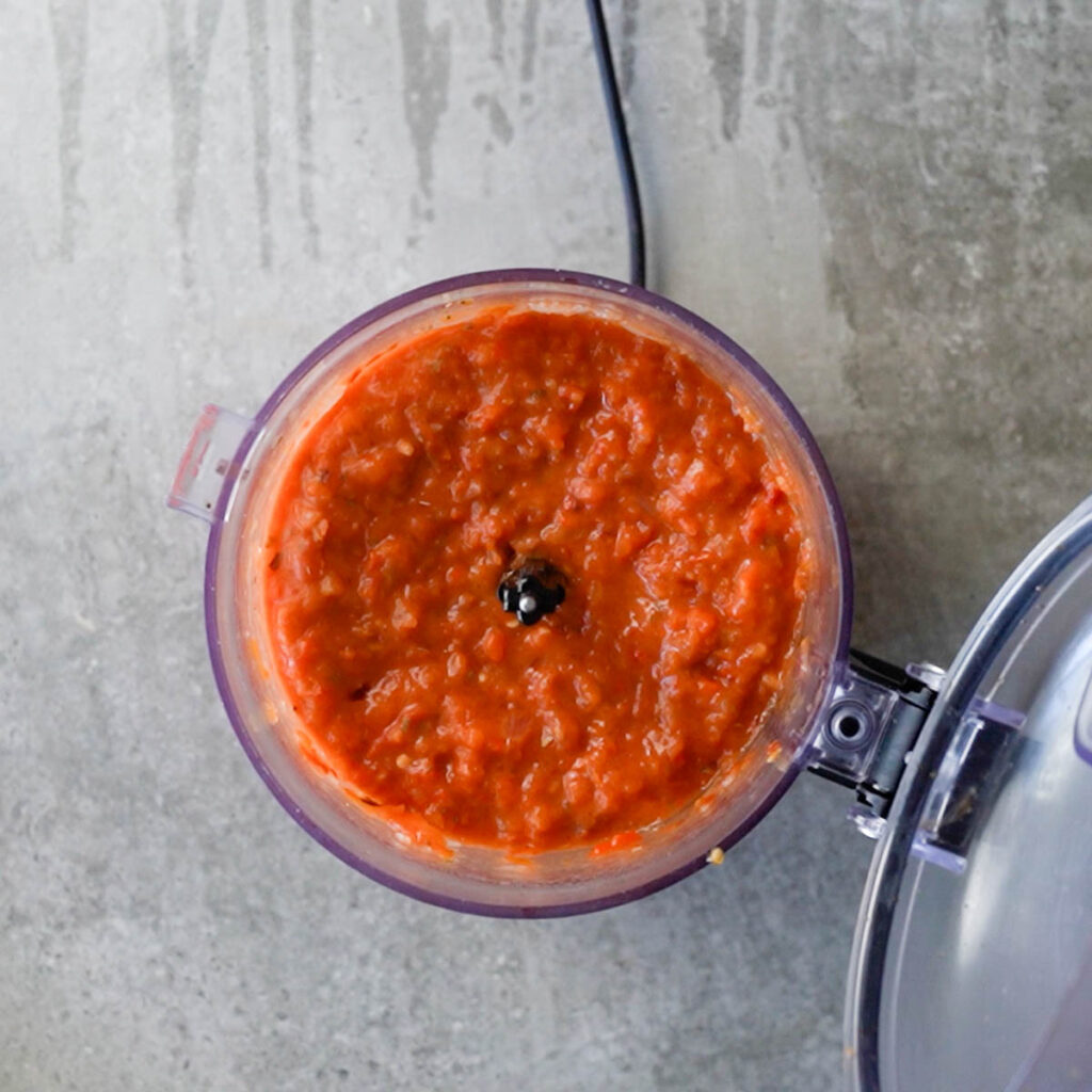 Roasted tomato sauce in a blender
