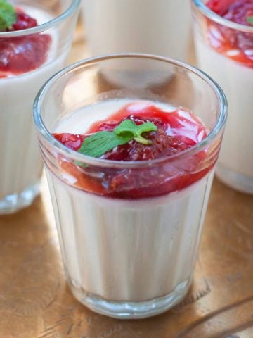 Vanilla Panna Cotta with Strawberry Compote