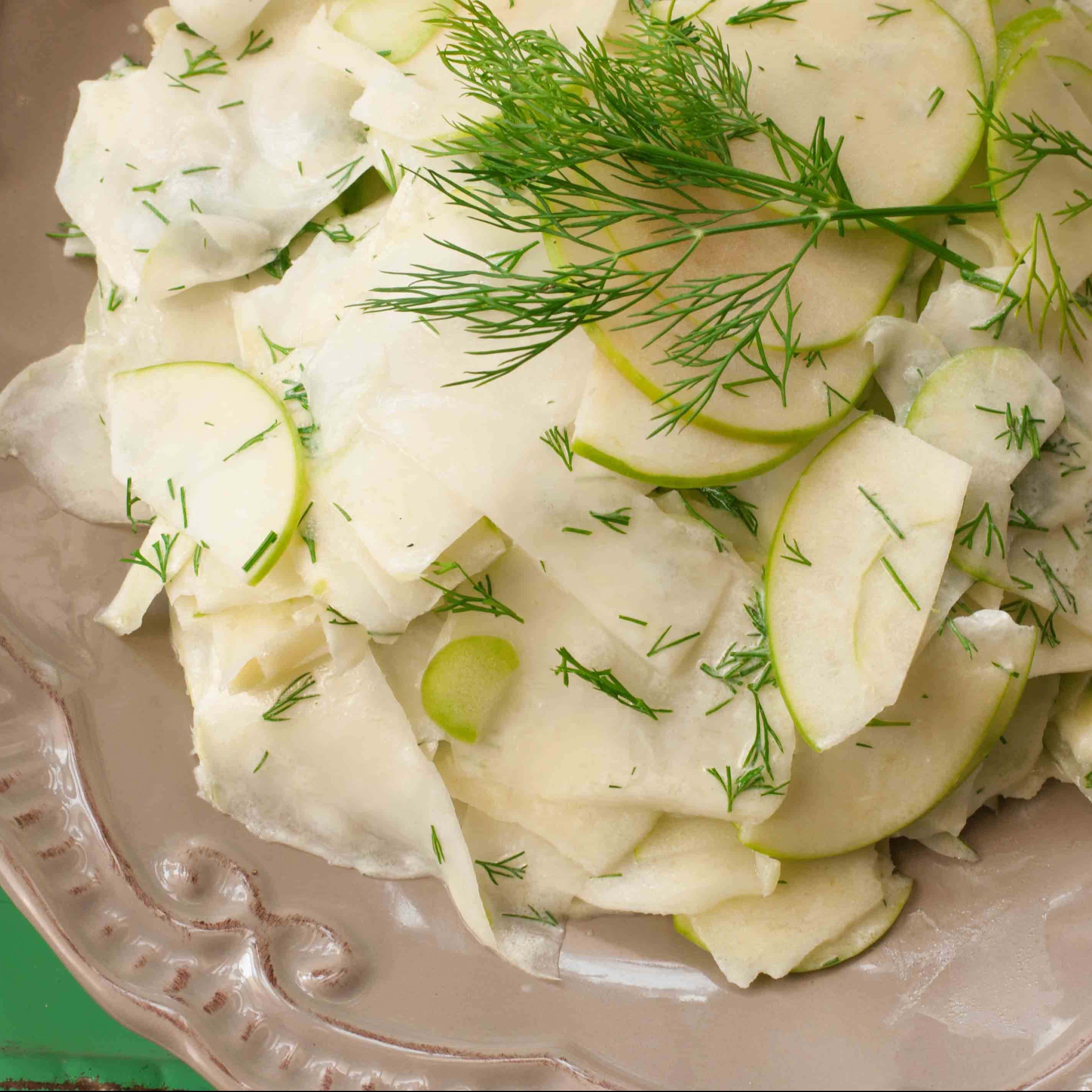 kolrabhi and apple salad