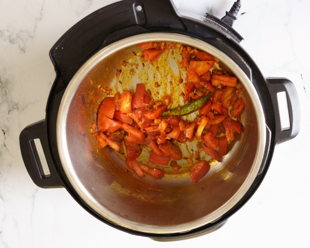 tempering in the pressure cooker to make khichdi