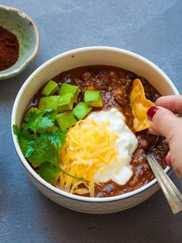 Simple Lamb Chilli Con Carne - Easy homemade Chilli made with lamb, red kidney beans, fresh tomatoes and smoked Chillies #chilli #chilliconcarne #lambchilli #lambrecipe #kidneybeans