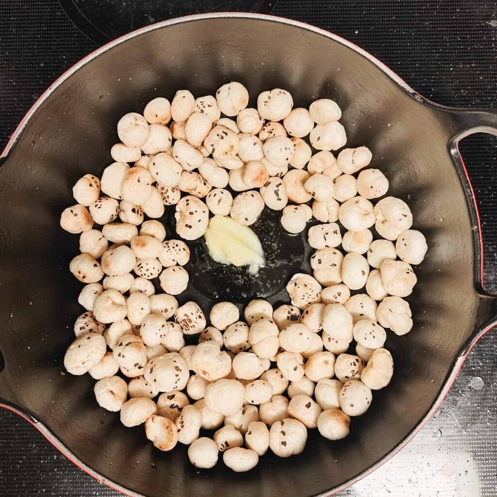 makhana inside a black wok