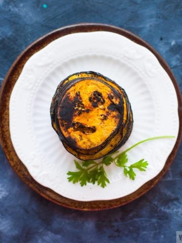 Healthy Baigan Bhaja - Smoky Eggplant Roasted in very little oil and charred over the fire for a smoky taste. Low Carb, Vegan & Paleo recipe. #eggplant #indian #paleo #whole30 #vegan #smoky #baigan #bhaja #roastedeggplant #vegetarian #lowcarb