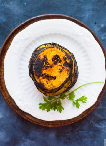 Healthy Baigan Bhaja - Smoky Eggplant Roasted in very little oil and charred over the fire for a smoky taste. Low Carb, Vegan & Paleo recipe. #eggplant #indian #paleo #whole30 #vegan #smoky #baigan #bhaja #roastedeggplant #vegetarian #lowcarb