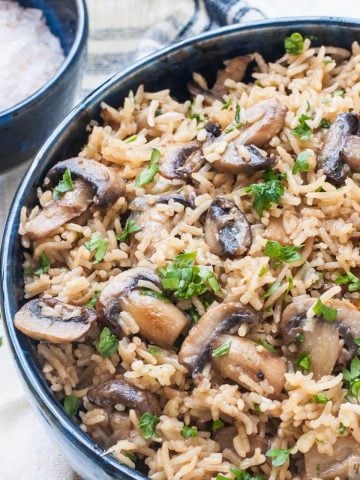 Mushroom Parmesan Rice- Buttery Cheesy Parmesan rice with caramalised mushrooms,garlic and parsley made in pressure cooker within 30 minutes. #mushroom #instantpot #parmesanrice #rice #mushroomrice #recipe #vegetarian #pressurecookerrice