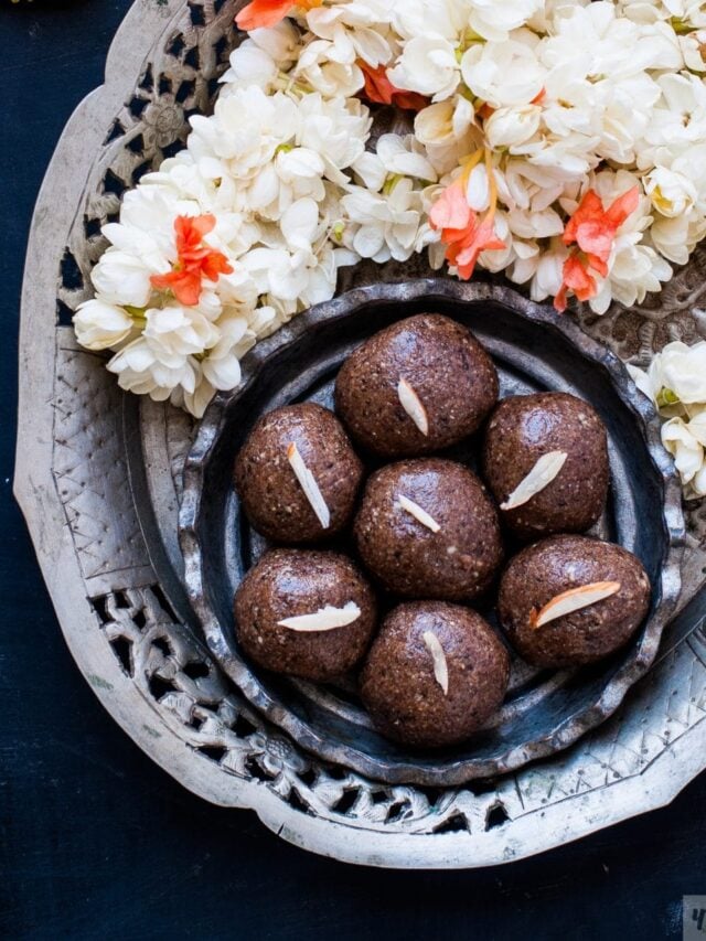 cropped-Ragi-Laddu-Nachni-Laddoo-Recipe-5-of-9.jpg