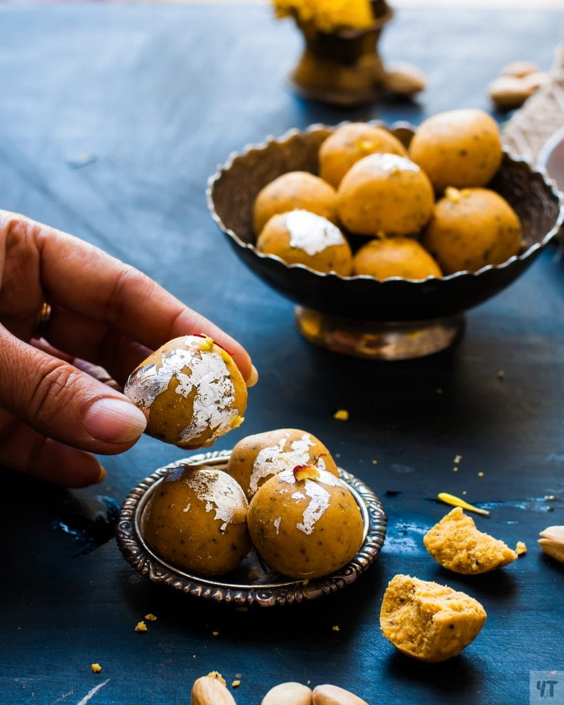 Besan Ladoo or Besan ke Laddu - Easy Step by Step Recipe of famous Indian Dessert made with Gram flour (Besan),Sugar & Ghee.Traditional Indian Diwali Sweet.