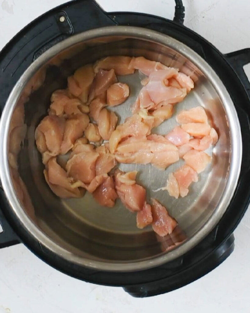 layer 1 : sliced Chicken breast in the instant pot