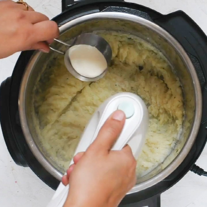 Whipping the mashed potatoes to make them creamy