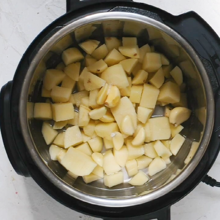 Making Instant Pot Mashed potatoes No drain method - step 1; Garlic, water & Salt