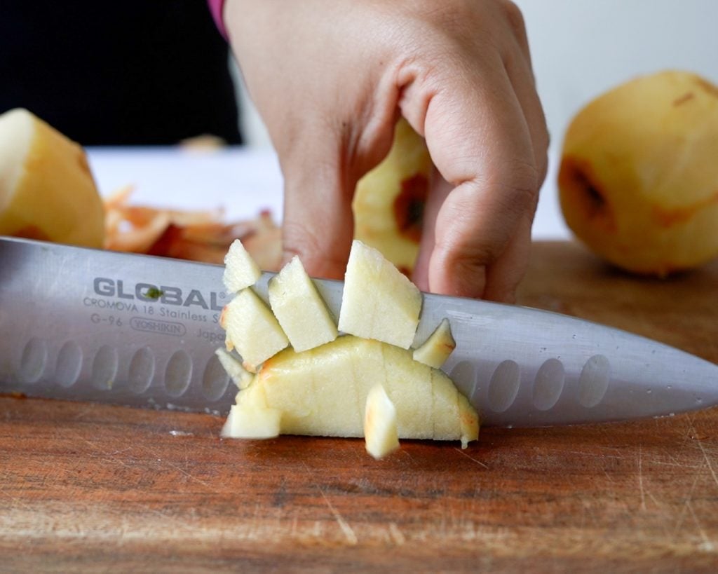 Cuting apples to make apple turnover