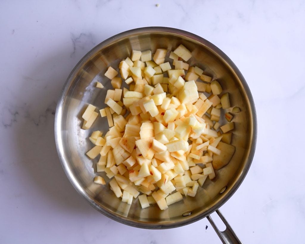 pan with apples