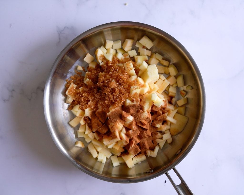 pan with apples, cinnamon and brown sugar