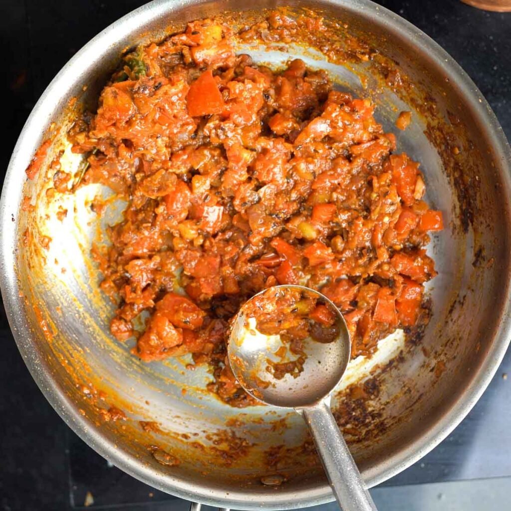 Base onion tomato sauce for the chana dal