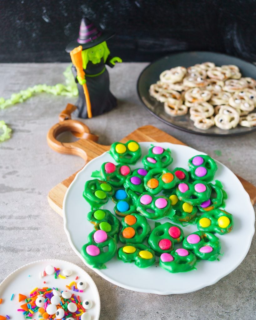 Spooky halloween pretzels