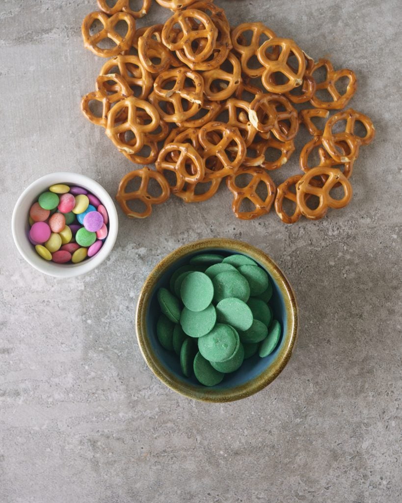 Ingredients to make Halloween Alien Pretzel Treats