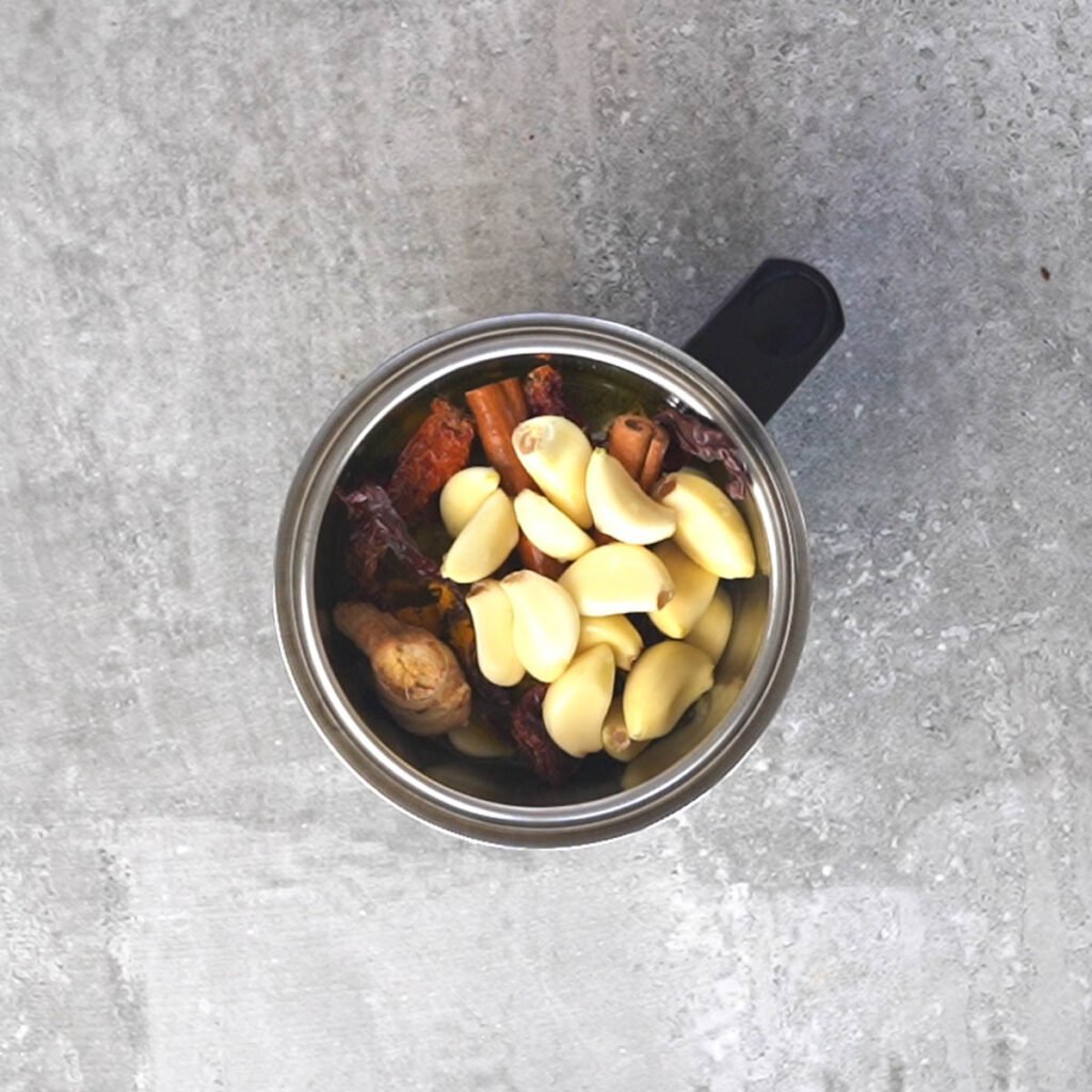 Making goan vindaloo curry paste in a blender