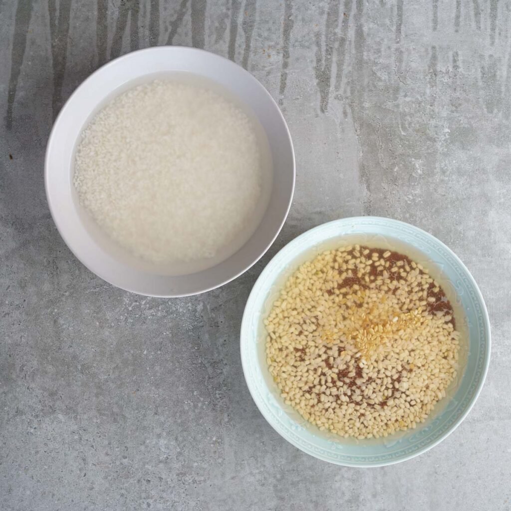 Soaking Rice , Dal and Ragi to make dosas and idli