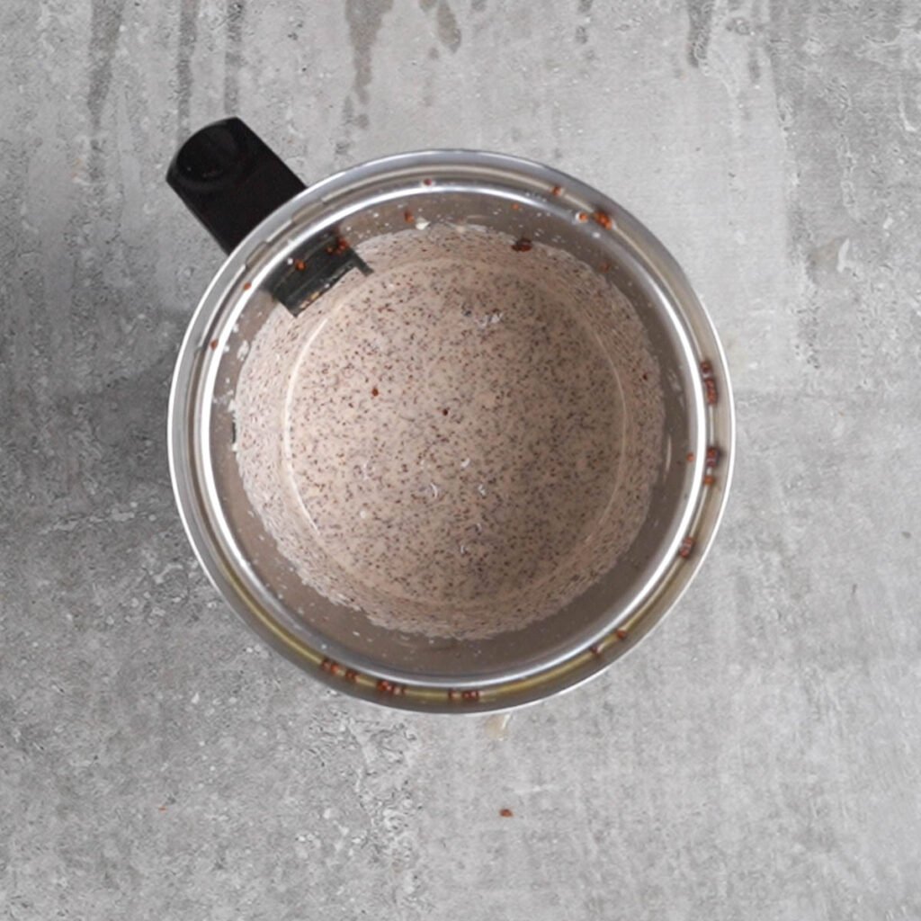 Blended Ragi and urad dal in a blender