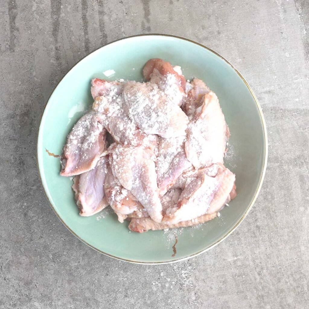 Chicken wings with baking powder and salt