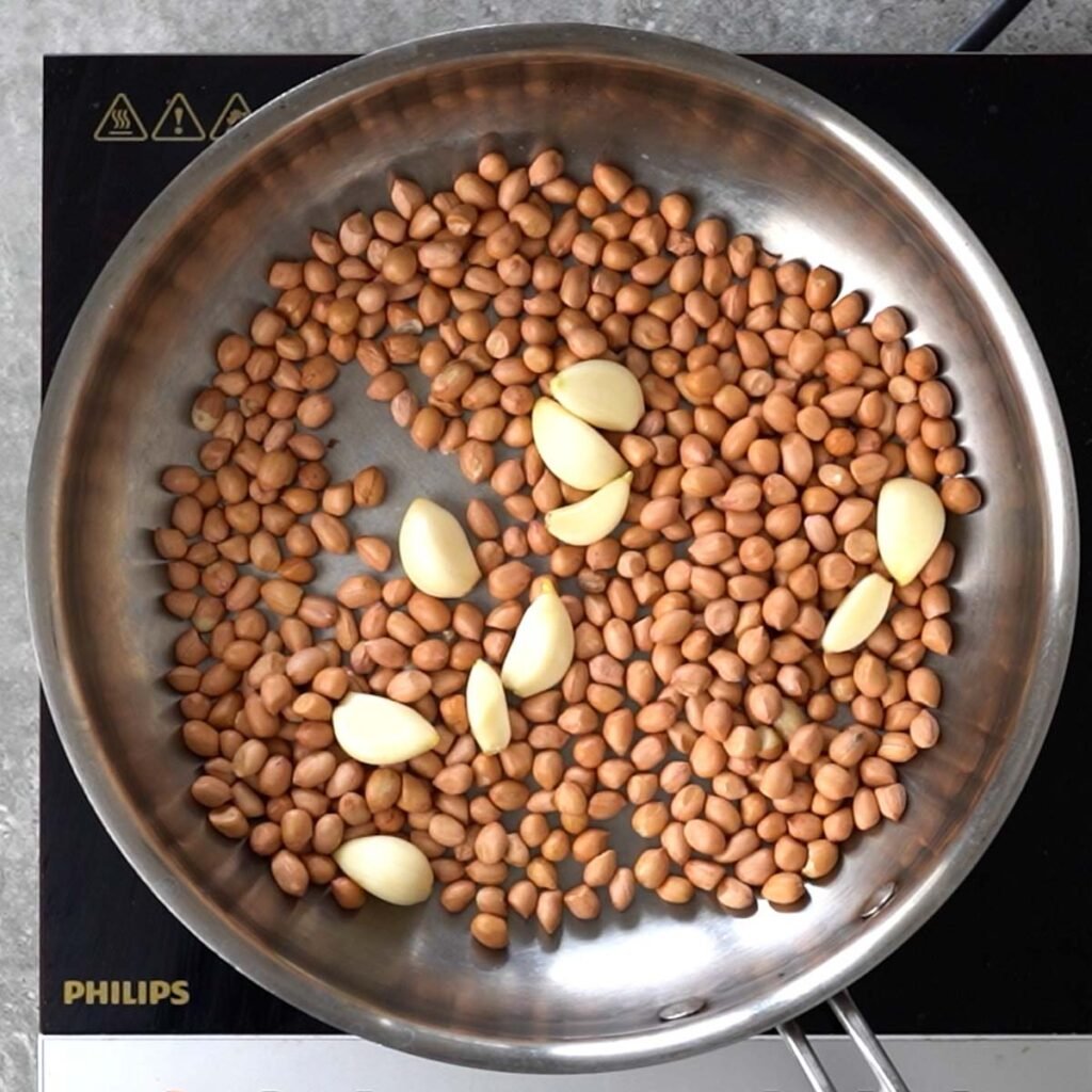 Roasting peanuts and garlic