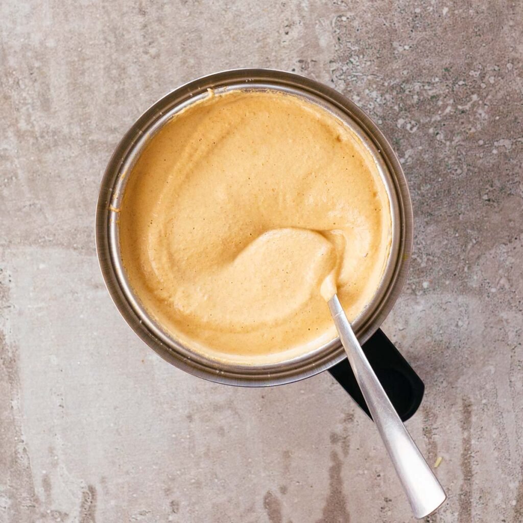 Peanut chutney in a blender