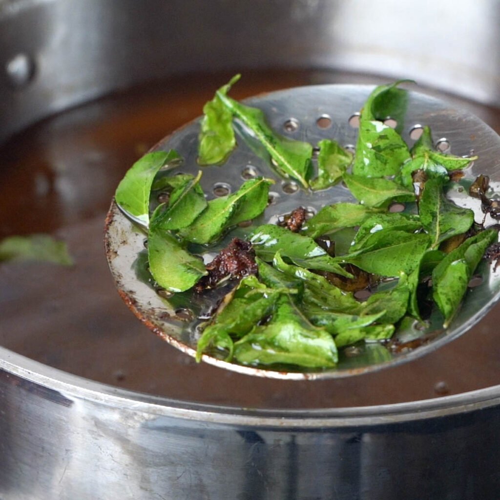 fried curry leaves