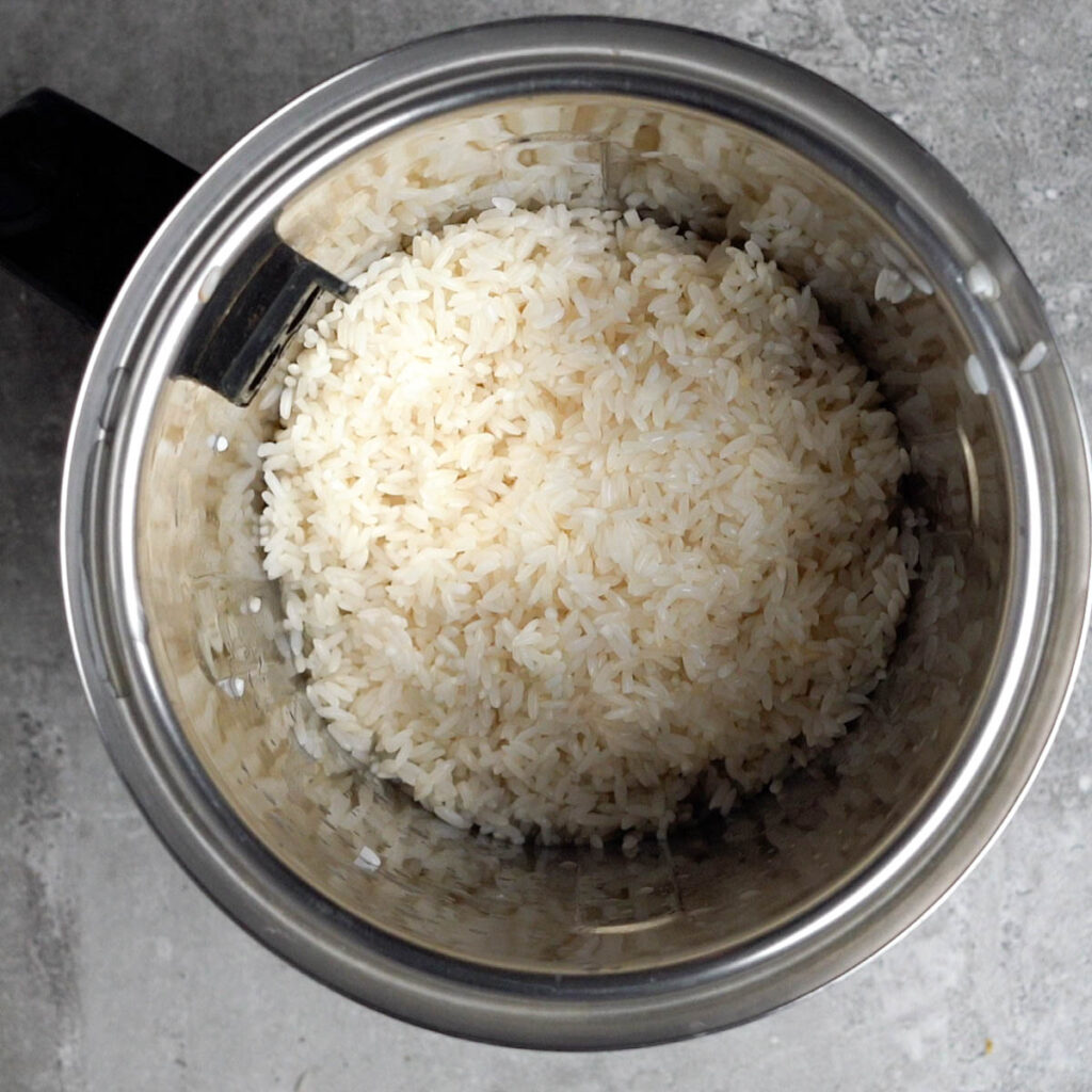 Soaked rice in a blender