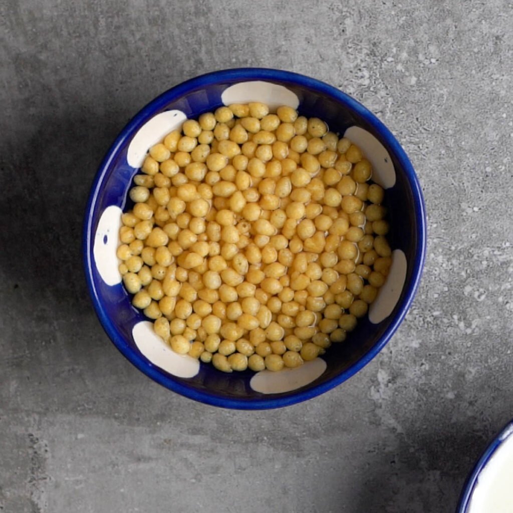 soaking boondi in hot water